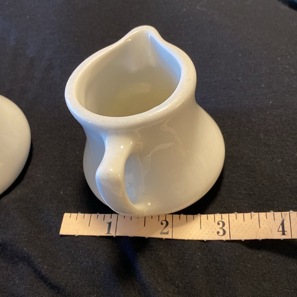 Hall Pottery Vintage Cream or Syrup Pitcher Set of 2 Holds 4 ounces - Picture 5 of 6
